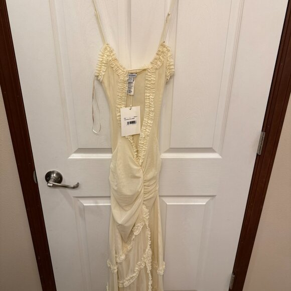 Fatalle Maxi Dress in Vanilla - Jaded London - Picture 5 of 7